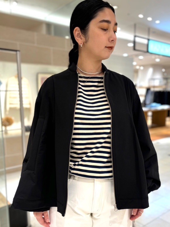CEaRET】スポーティなブルゾンをドレッシーなフォルムに仕上げた大人ブルゾン ｜ トレゾール ベイブルック ｜ ショップブログ ｜ アミュプラザ長崎