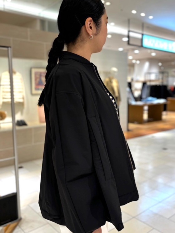 CEaRET】スポーティなブルゾンをドレッシーなフォルムに仕上げた大人ブルゾン ｜ トレゾール ベイブルック ｜ ショップブログ ｜ アミュプラザ長崎