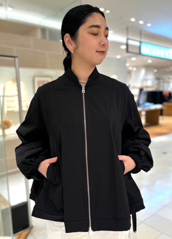 CEaRET】スポーティなブルゾンをドレッシーなフォルムに仕上げた大人ブルゾン ｜ トレゾール ベイブルック ｜ ショップブログ ｜ アミュプラザ長崎