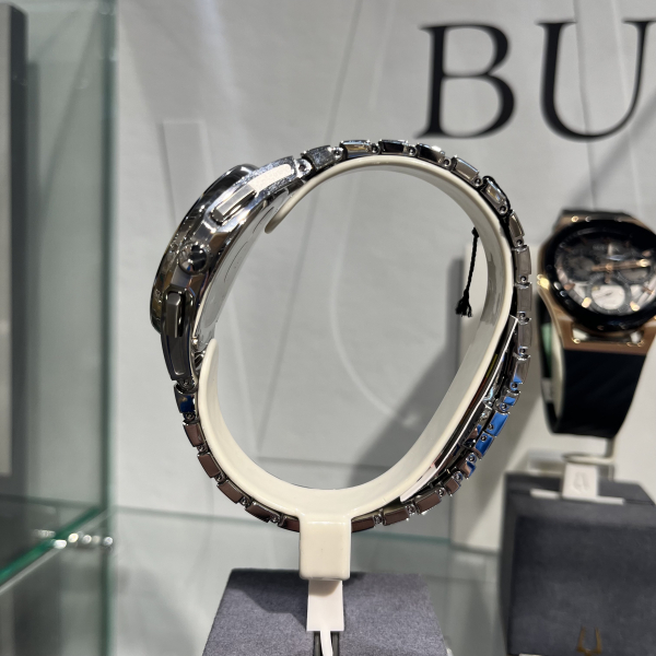BULOVA】世界初のカーブしたクロノグラフムーブメント搭載の“カーブコレクション” - チックタックアミュプラザ長崎店 | BLOG | TiC  TAC