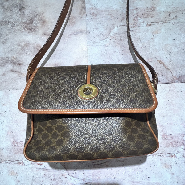 ヴィンテージCELINE】マカダムショルダーバッグＭ10のご紹介！ - チックタックアミュプラザ長崎店 | BLOG | TiC TAC